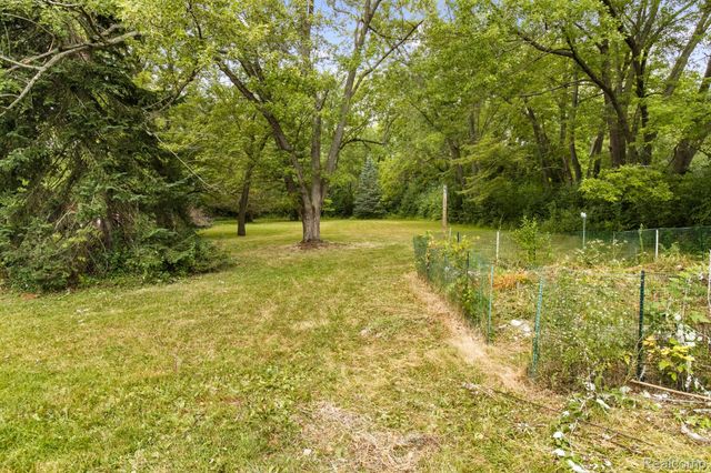 7330 Embury Road, Grand Blanc Charter Township, MI 48439