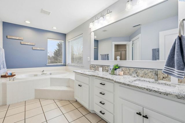 5620 W Dradie St, Pasco, WA 99301