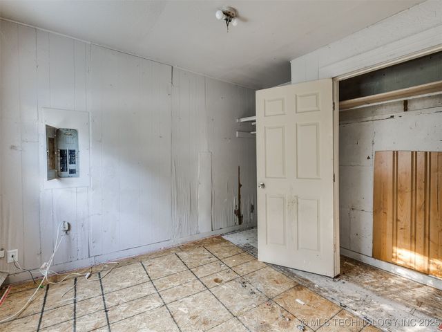 402 S Guthrie Avenue, Coweta, OK 74429