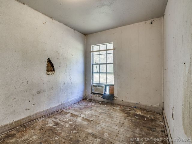 402 S Guthrie Avenue, Coweta, OK 74429