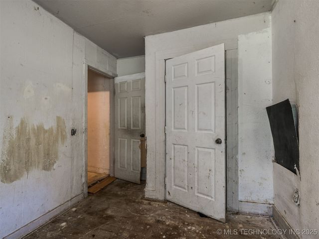 402 S Guthrie Avenue, Coweta, OK 74429