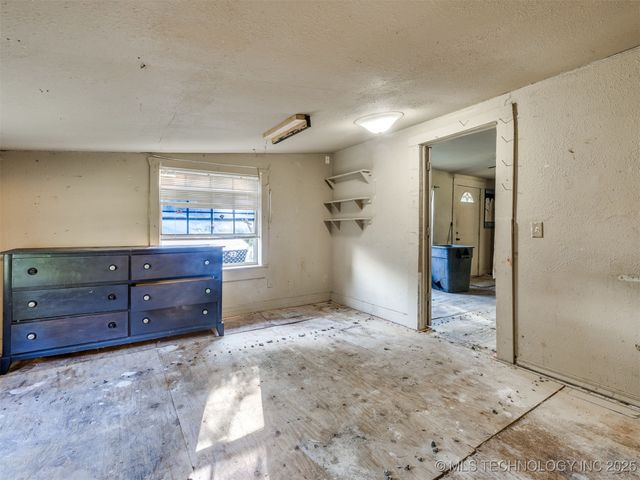 402 S Guthrie Avenue, Coweta, OK 74429