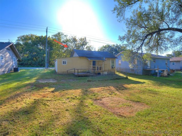 402 S Guthrie Avenue, Coweta, OK 74429