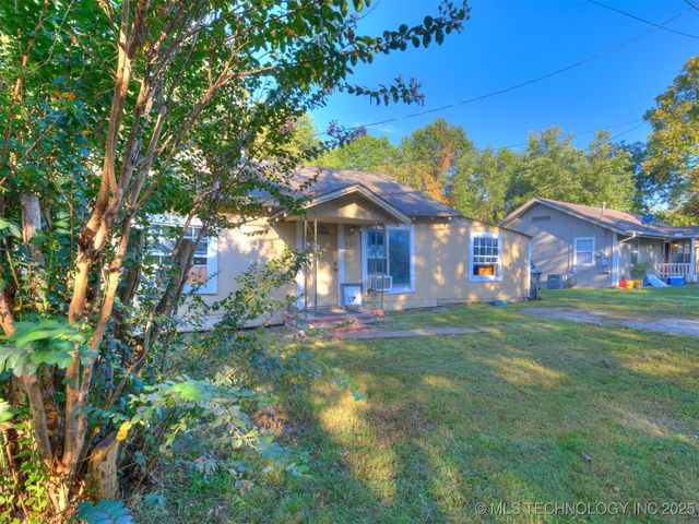402 S Guthrie Avenue, Coweta, OK 74429