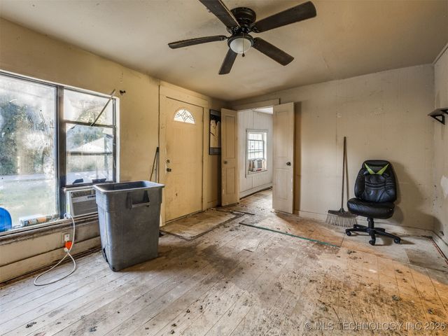 402 S Guthrie Avenue, Coweta, OK 74429