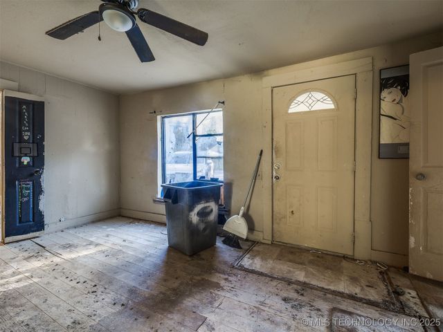 402 S Guthrie Avenue, Coweta, OK 74429