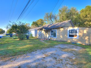 402 S Guthrie Avenue, Coweta, OK 74429