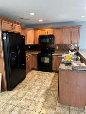 43 Cranberry Way, Manchester, NH 03109