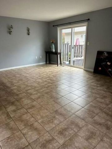 43 Cranberry Way, Manchester, NH 03109