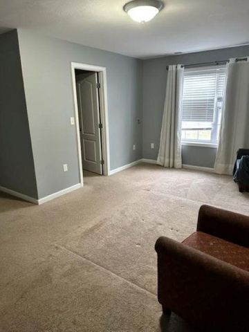 43 Cranberry Way, Manchester, NH 03109