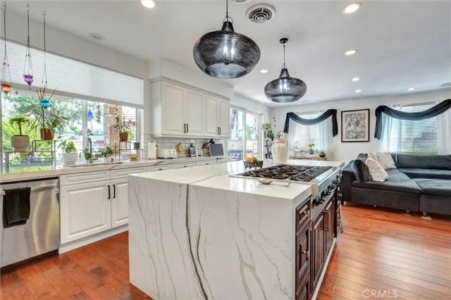 216 High Meadow, Simi Valley, CA 93065