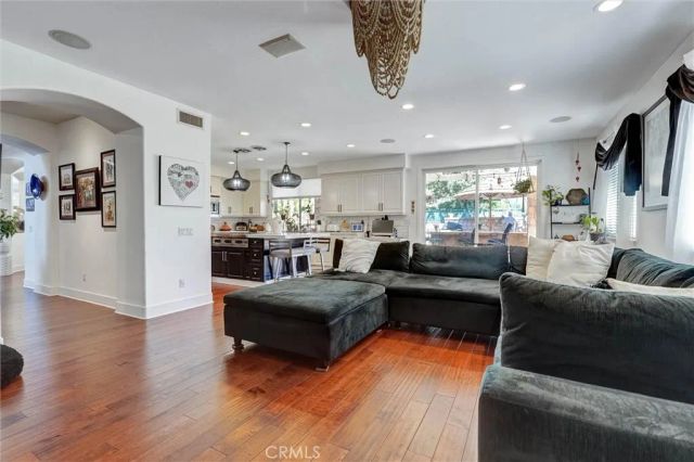 216 High Meadow, Simi Valley, CA 93065