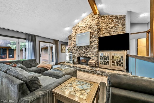 21903 Meadows Edge Lane, Strongsville, OH 44149