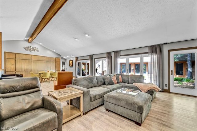 21903 Meadows Edge Lane, Strongsville, OH 44149