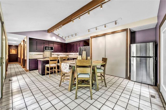 21903 Meadows Edge Lane, Strongsville, OH 44149