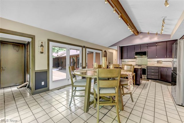 21903 Meadows Edge Lane, Strongsville, OH 44149
