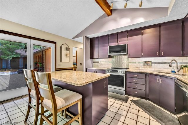 21903 Meadows Edge Lane, Strongsville, OH 44149
