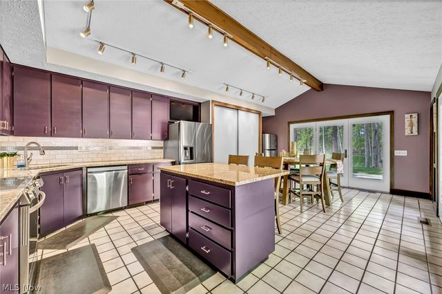 21903 Meadows Edge Lane, Strongsville, OH 44149