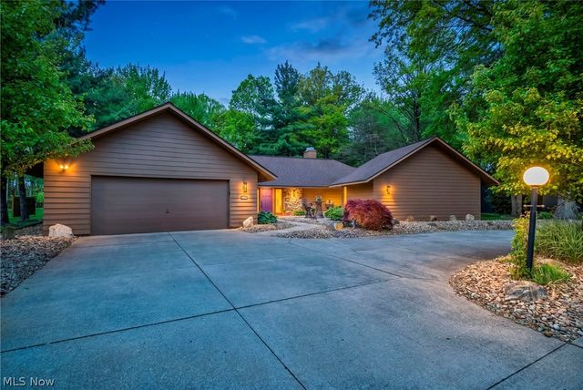 21903 Meadows Edge Lane, Strongsville, OH 44149