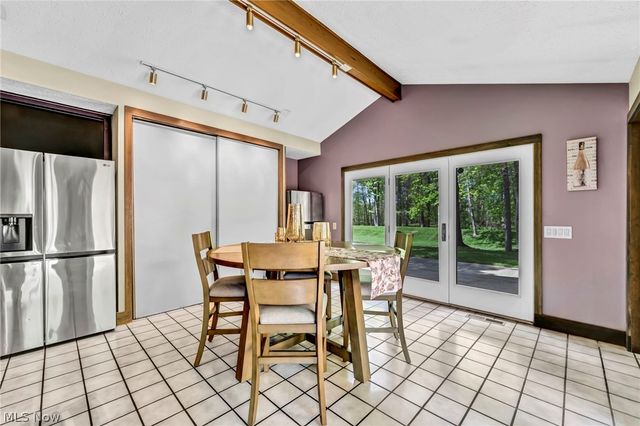 21903 Meadows Edge Lane, Strongsville, OH 44149