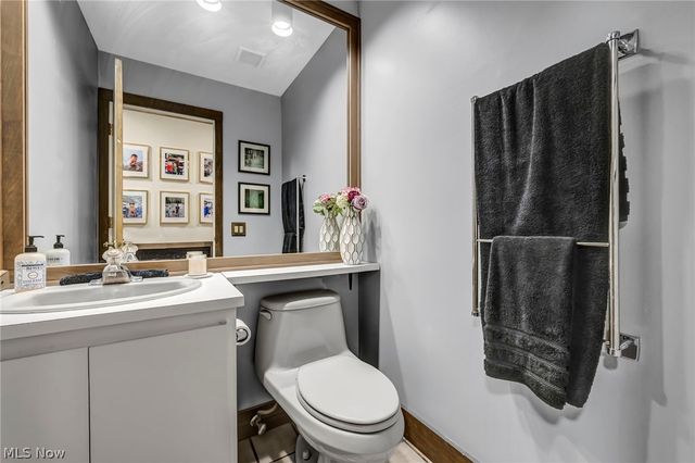 21903 Meadows Edge Lane, Strongsville, OH 44149