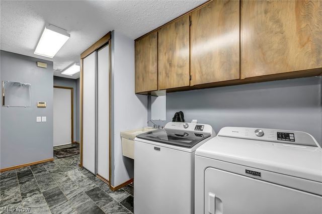 21903 Meadows Edge Lane, Strongsville, OH 44149