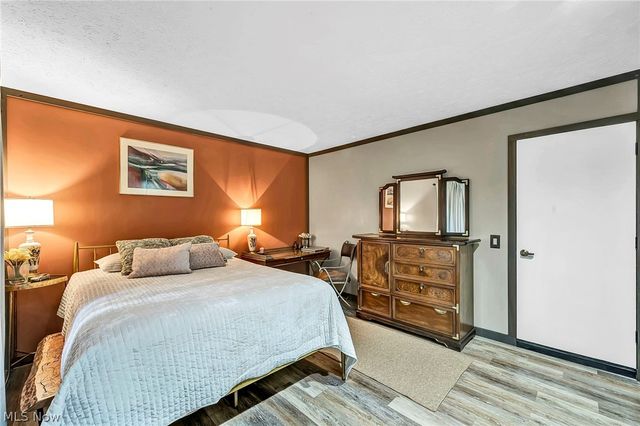 21903 Meadows Edge Lane, Strongsville, OH 44149