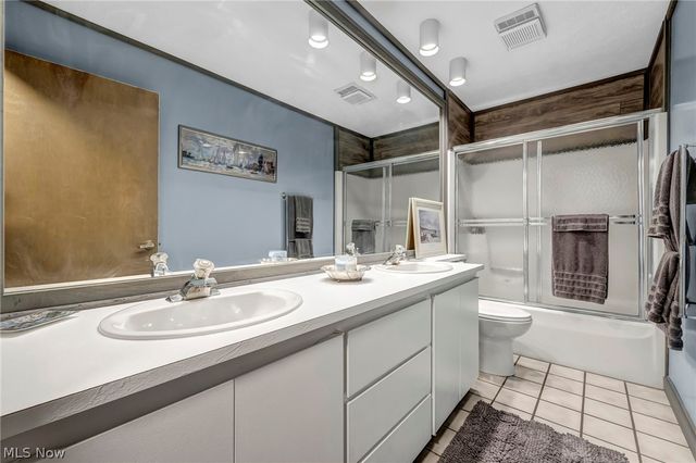 21903 Meadows Edge Lane, Strongsville, OH 44149