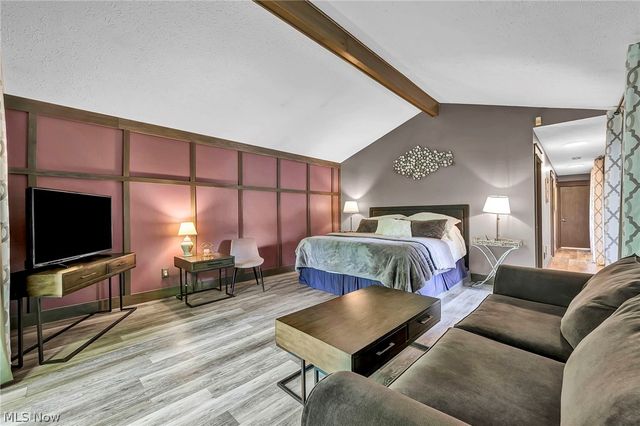 21903 Meadows Edge Lane, Strongsville, OH 44149