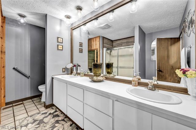21903 Meadows Edge Lane, Strongsville, OH 44149