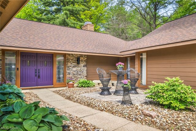 21903 Meadows Edge Lane, Strongsville, OH 44149