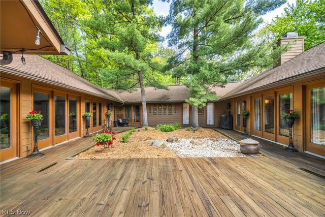 21903 Meadows Edge Lane, Strongsville, OH 44149