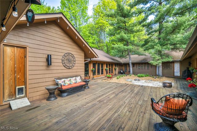 21903 Meadows Edge Lane, Strongsville, OH 44149
