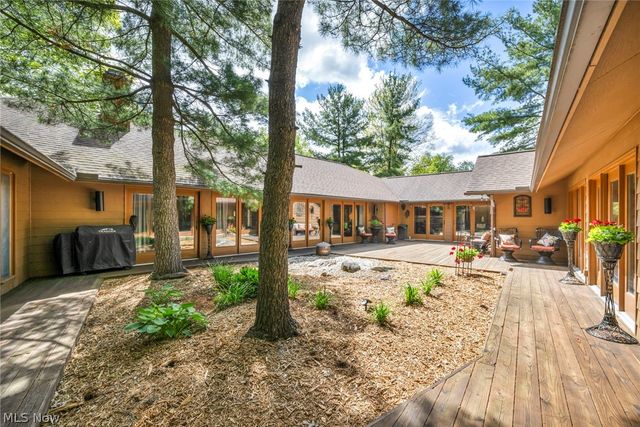 21903 Meadows Edge Lane, Strongsville, OH 44149
