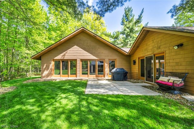 21903 Meadows Edge Lane, Strongsville, OH 44149
