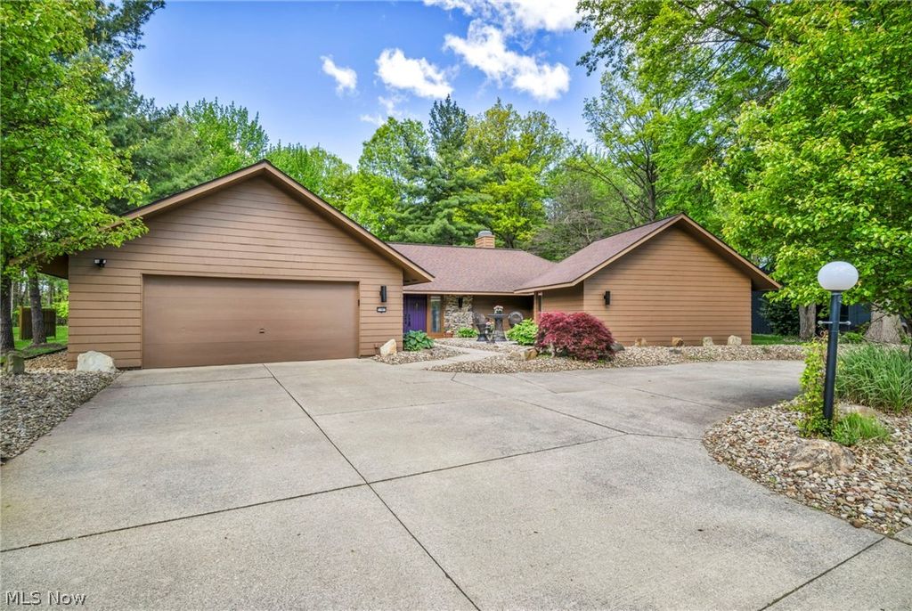 21903 Meadows Edge Lane, Strongsville, OH 44149