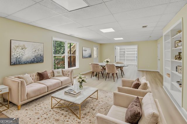 5295 Oxford Chase Way, Atlanta, GA 30338