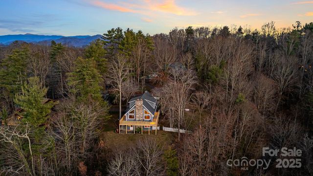 15 Crest Circle Drive, Weaverville, NC 28787