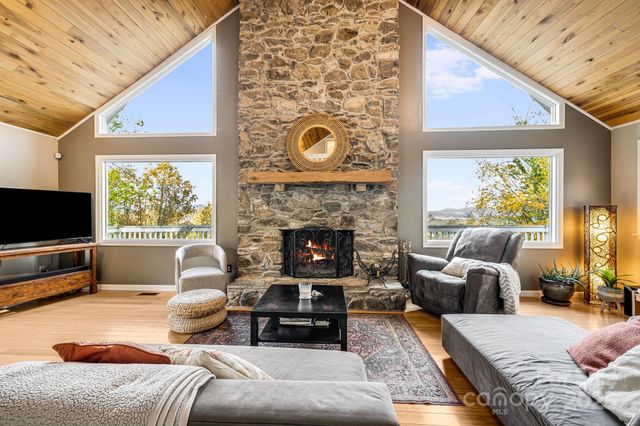 15 Crest Circle Drive, Weaverville, NC 28787