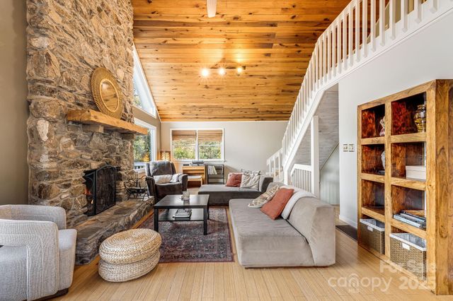 15 Crest Circle Drive, Weaverville, NC 28787