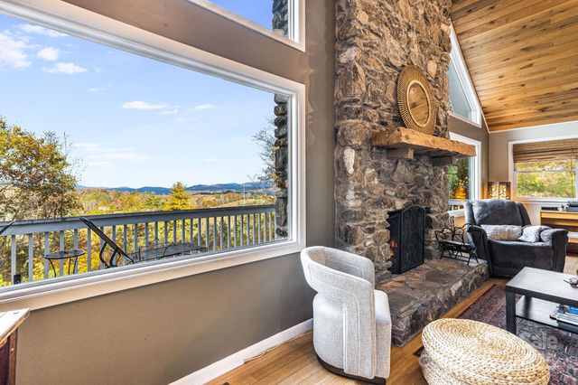 15 Crest Circle Drive, Weaverville, NC 28787