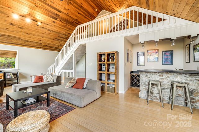 15 Crest Circle Drive, Weaverville, NC 28787