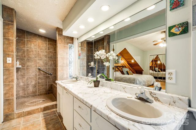 15 Crest Circle Drive, Weaverville, NC 28787