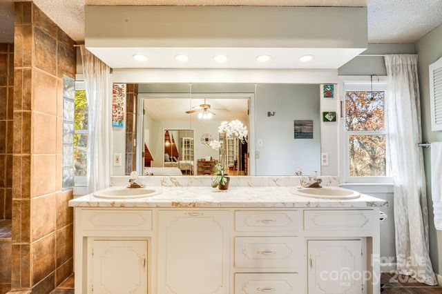 15 Crest Circle Drive, Weaverville, NC 28787