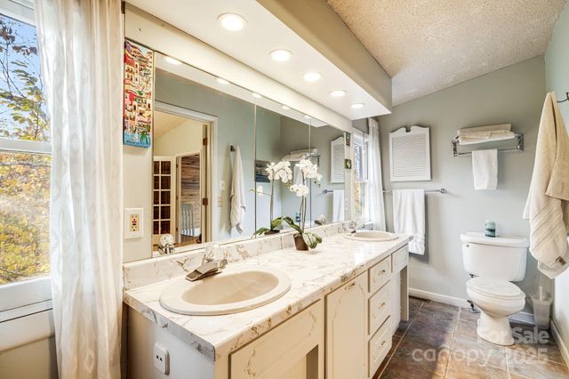 15 Crest Circle Drive, Weaverville, NC 28787