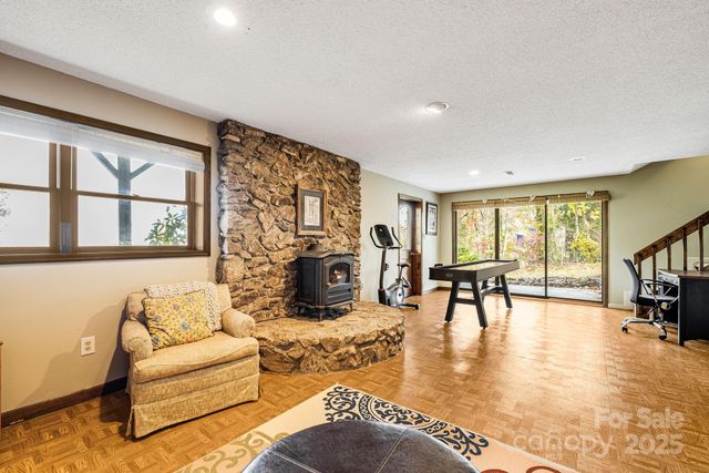 15 Crest Circle Drive, Weaverville, NC 28787