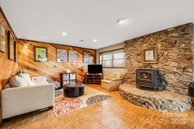 15 Crest Circle Drive, Weaverville, NC 28787