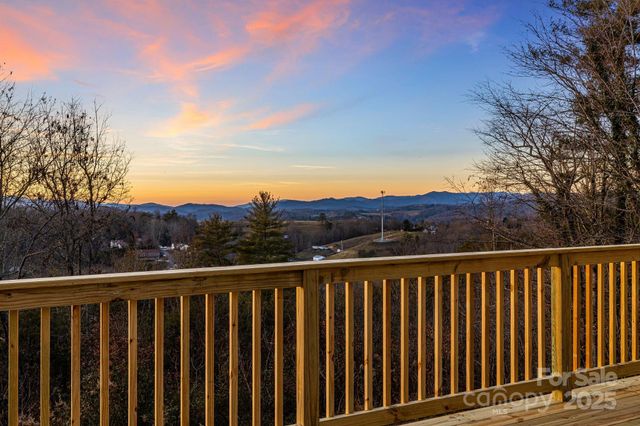 15 Crest Circle Drive, Weaverville, NC 28787