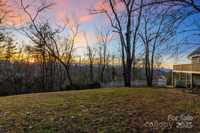 15 Crest Circle Drive, Weaverville, NC 28787