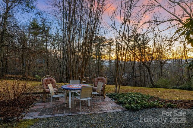 15 Crest Circle Drive, Weaverville, NC 28787